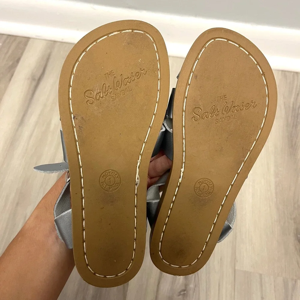 Salt-Water Sandals Girls 1 Silver‎ Leather Buckle Strap